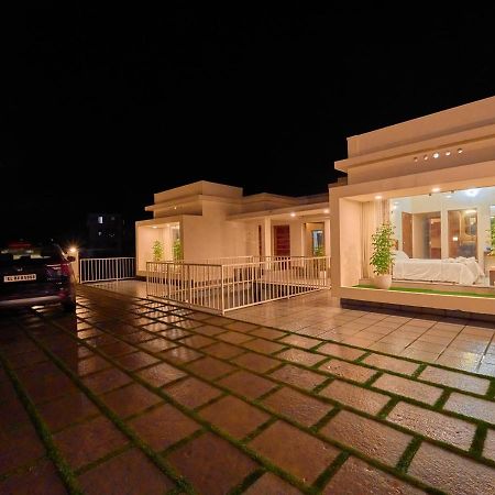 Glen Castle Vagamon Pool Resort By Voye Homes Exterior foto