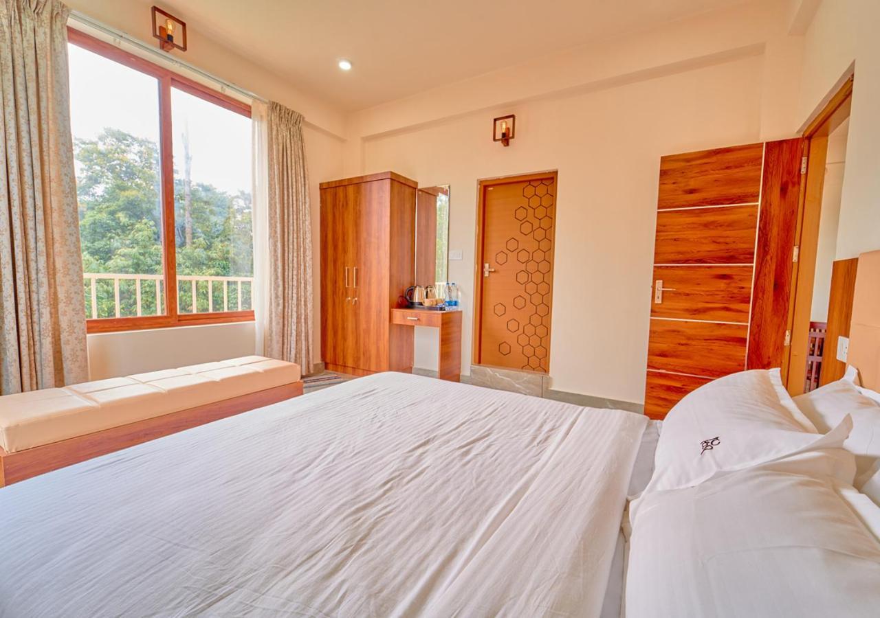 Glen Castle Vagamon Pool Resort By Voye Homes Exterior foto