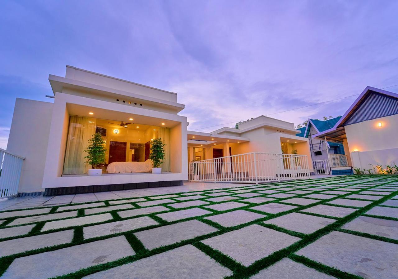Glen Castle Vagamon Pool Resort By Voye Homes Exterior foto