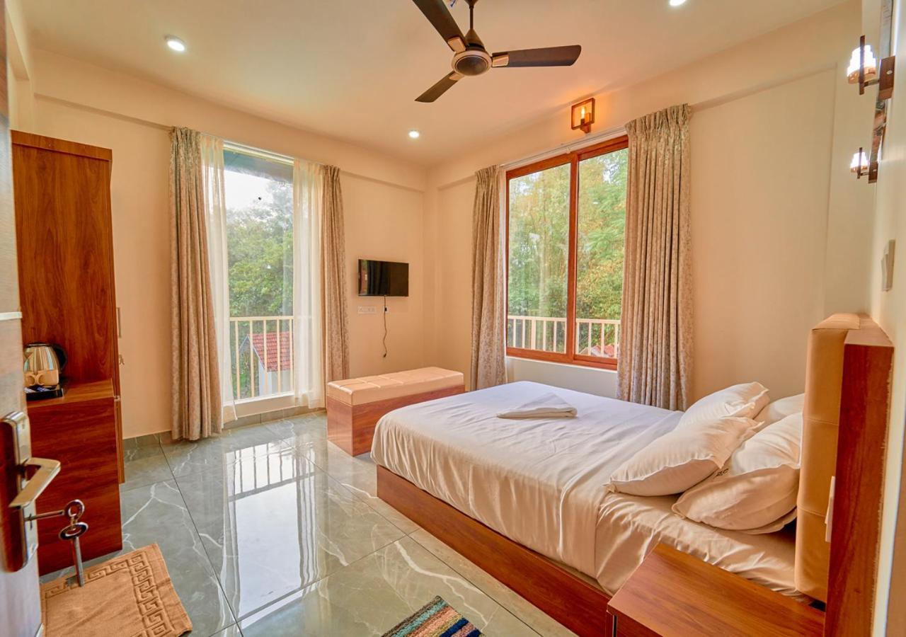 Glen Castle Vagamon Pool Resort By Voye Homes Exterior foto