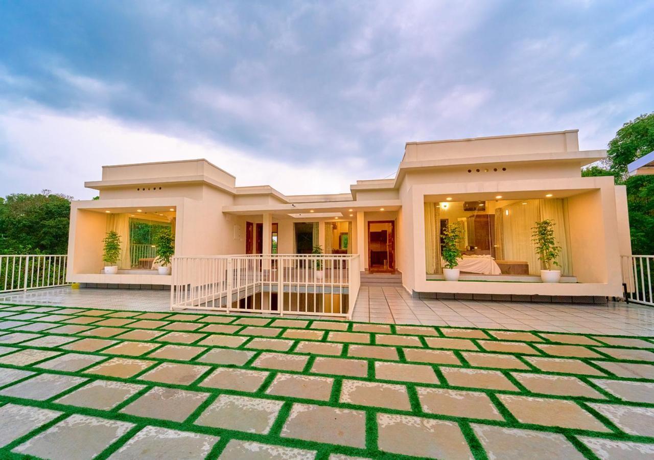 Glen Castle Vagamon Pool Resort By Voye Homes Exterior foto