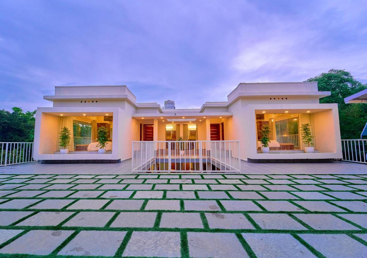 Glen Castle Vagamon Pool Resort By Voye Homes Exterior foto